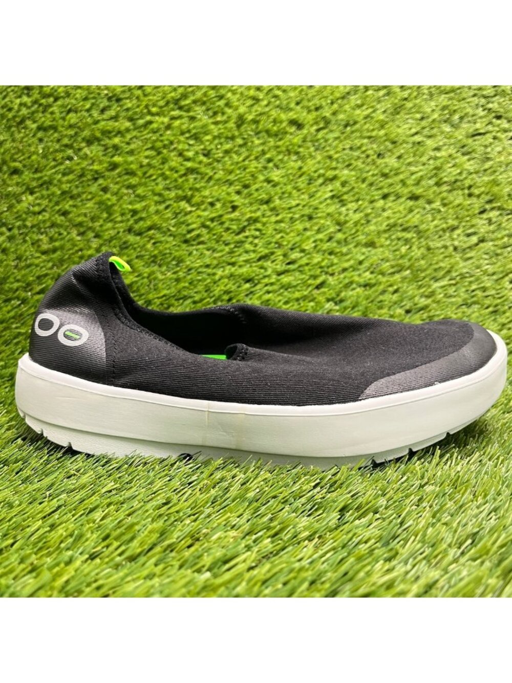 OOFOS OOmg eeZee Low Womens Size 8.5 Black Casual Walking Slip On Recovery Shoes